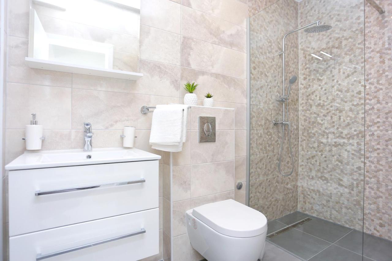 Family Friendly Apartments With A Swimming Pool Zivogosce - Porat, Makarska - 18150 Luaran gambar