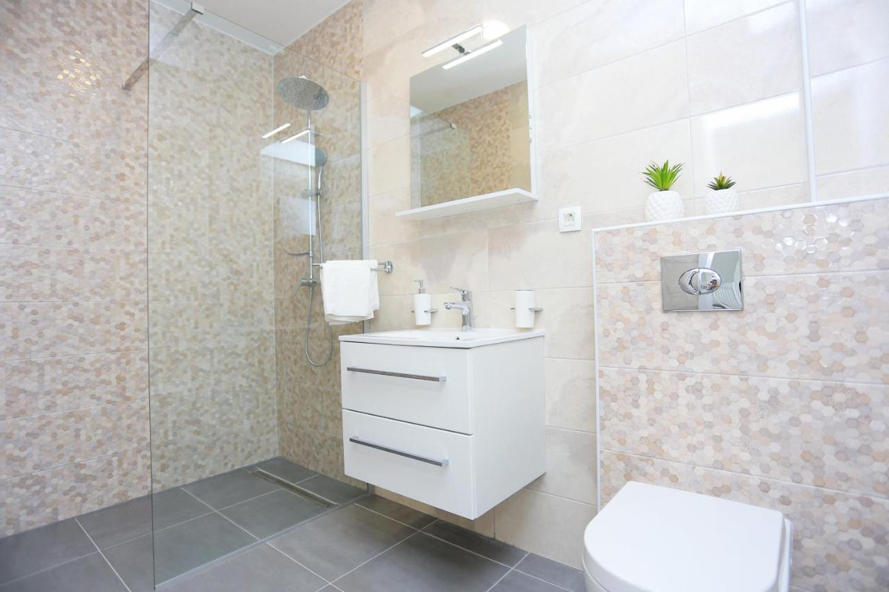 Family Friendly Apartments With A Swimming Pool Zivogosce - Porat, Makarska - 18150 Luaran gambar